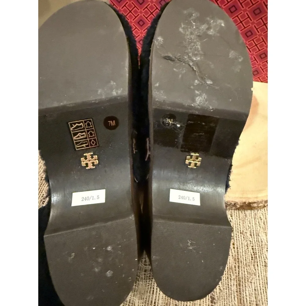 Tory Burch Jessa Clog‎ Shearling Equestrian Gold Logo Black Leather Trim 7 360$